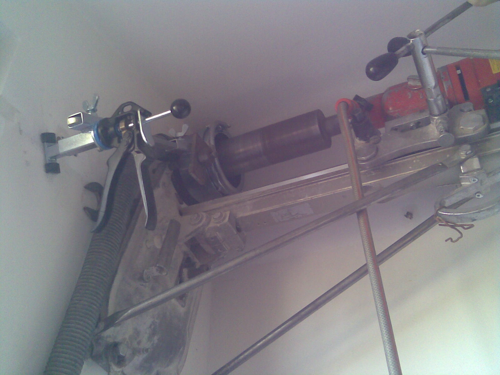 k&ouml;zvetlen elsz&iacute;v&aacute;ssal f&uacute;r&aacute;s