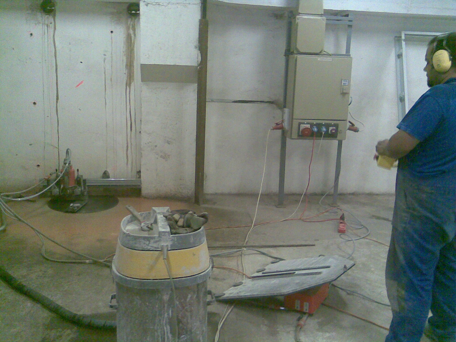 FKF -ajtó vágás FKF -ajtó vágás